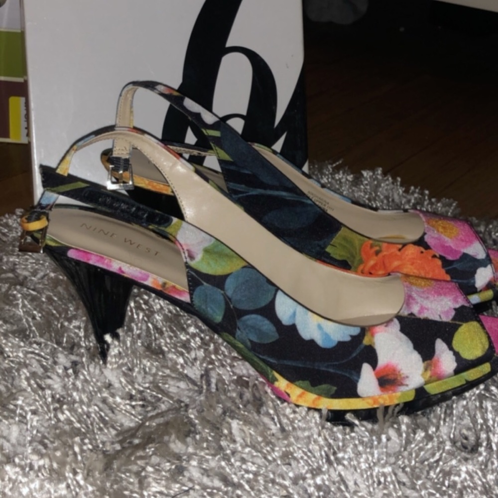 Nine West floral heals